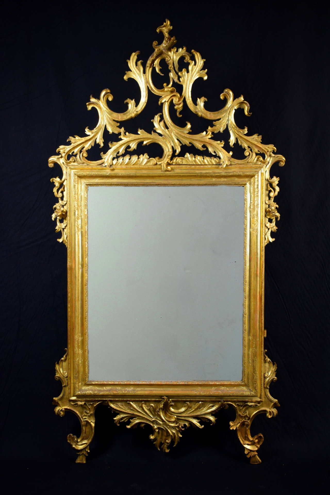Specchiera veneta in legno intagliato e dorato, XVIII secolo